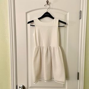 NWT Bloomingdale’s Aqua Girls Size Large (10/12) White Dress